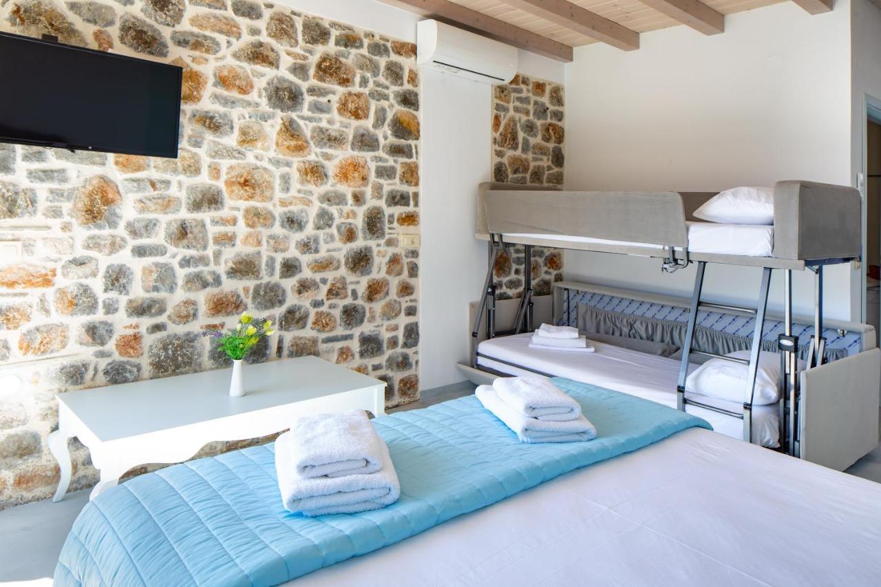Molos Apartments Loutró Extérieur photo