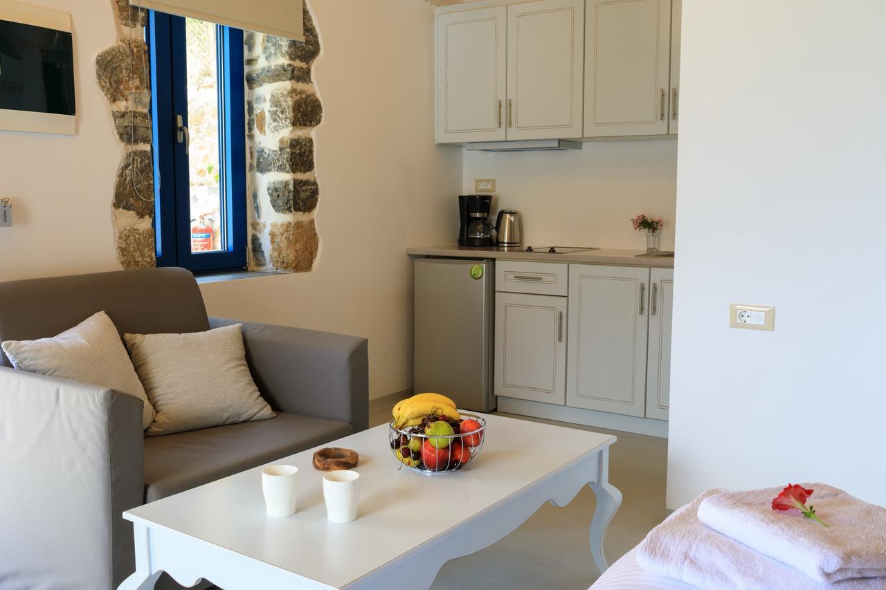 Molos Apartments Loutró Extérieur photo